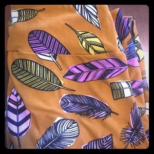 LulaRoe Feather Leggings!